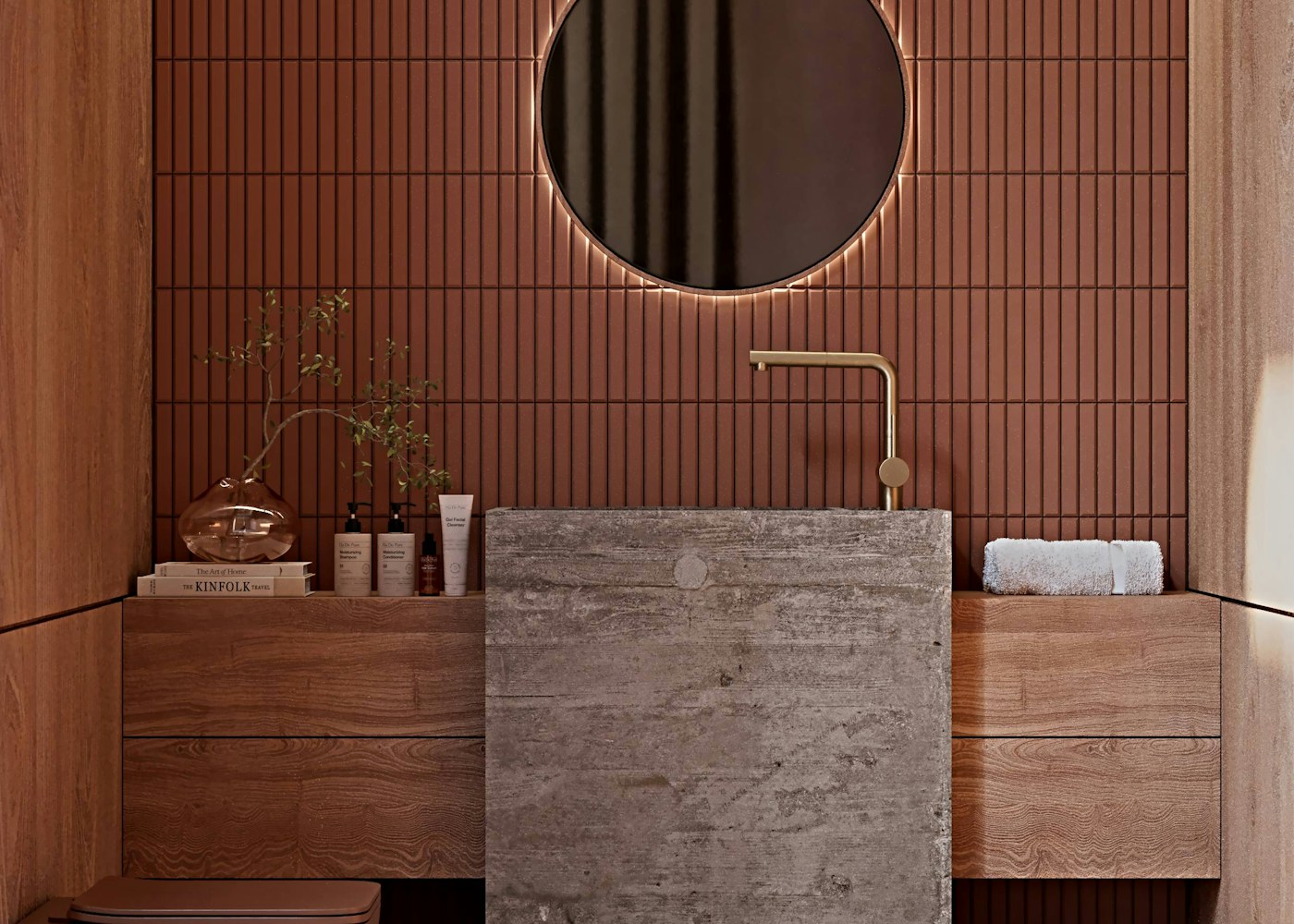Badezimmer mit warmen Naturmaterialien